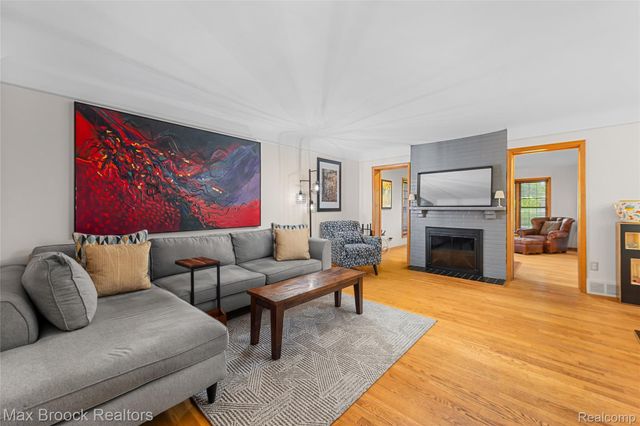 171 S Glengarry Road, Bloomfield Hills, MI 48301