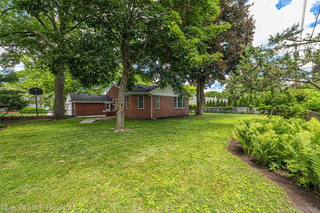 171 S Glengarry Road, Bloomfield Hills, MI 48301