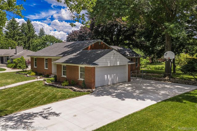 171 S Glengarry Road, Bloomfield Hills, MI 48301