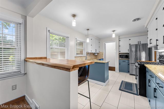 171 S Glengarry Road, Bloomfield Hills, MI 48301
