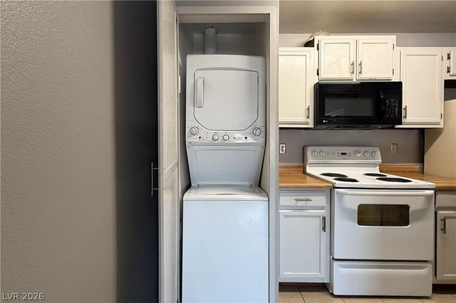 1381 East University Avenue 106, Las Vegas, NV 89119