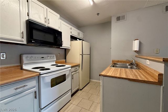 1381 East University Avenue 106, Las Vegas, NV 89119