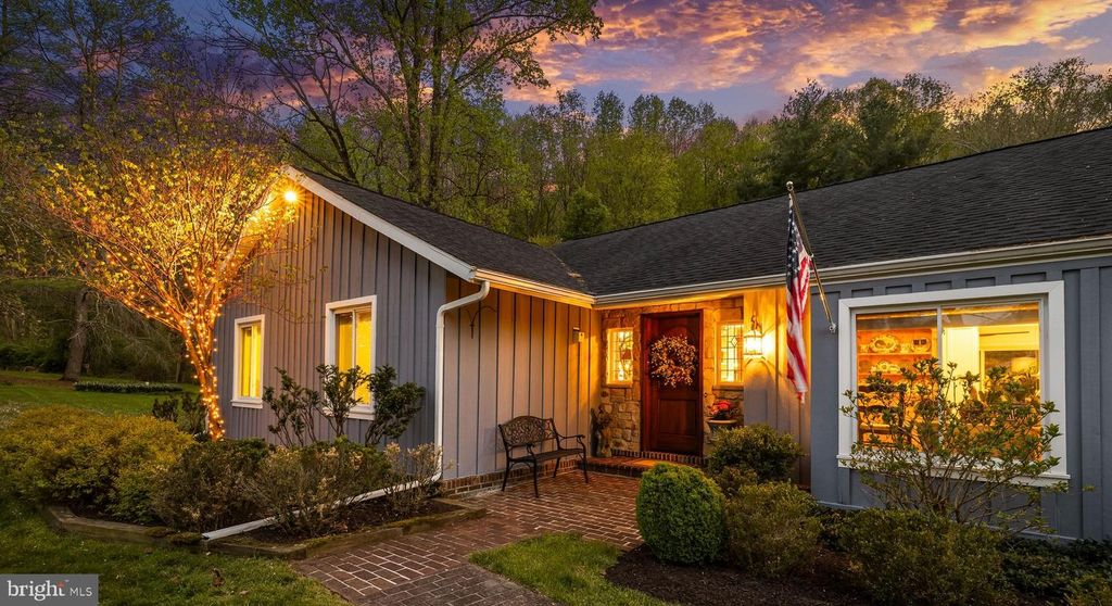 Image 1 of property listing at 13928 GREEN BRANCH DR, Phoenix, MD 21131