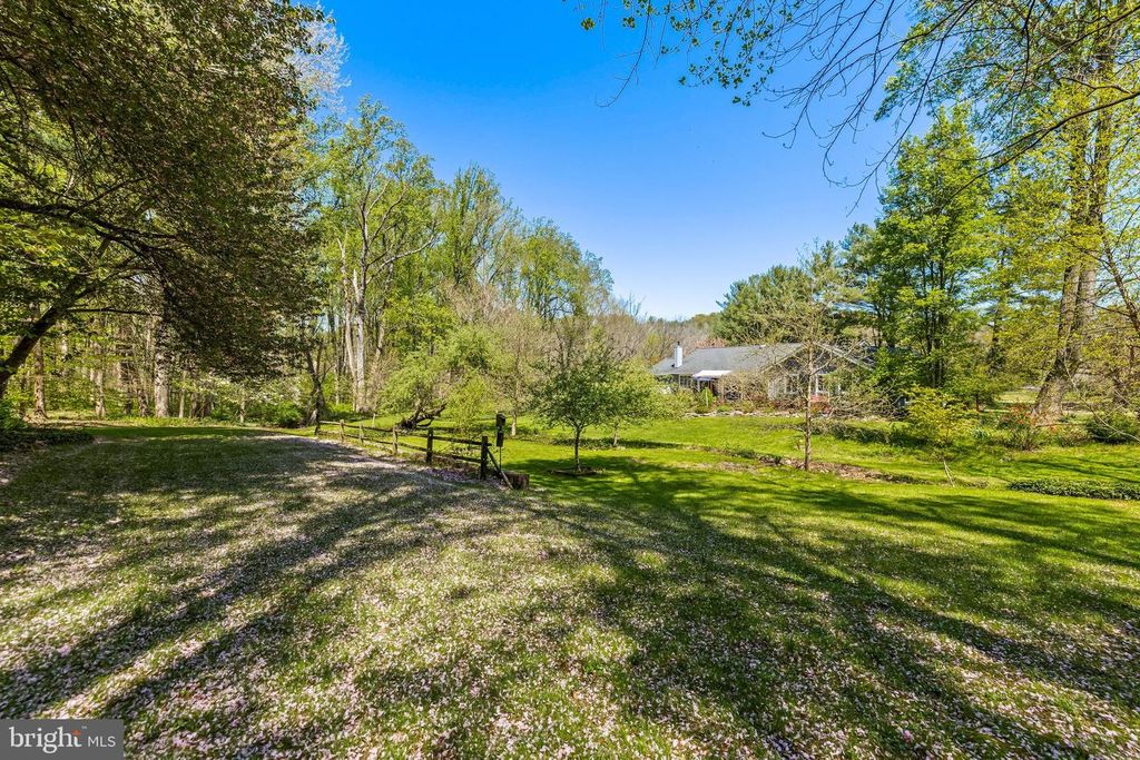 Image 100 of property listing at 13928 GREEN BRANCH DR, Phoenix, MD 21131