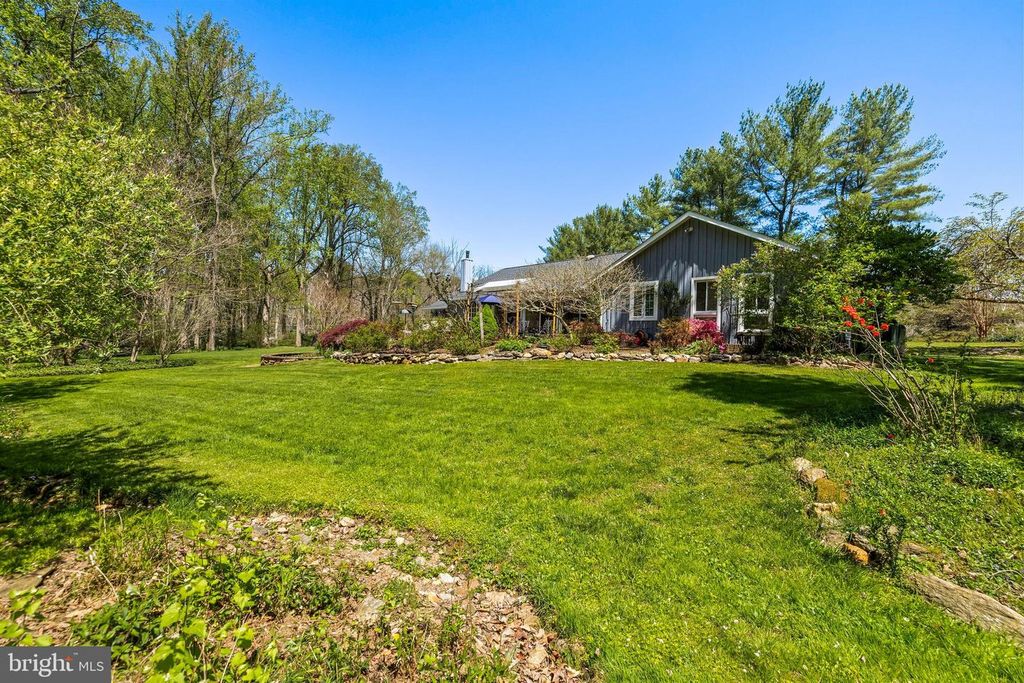 Image 101 of property listing at 13928 GREEN BRANCH DR, Phoenix, MD 21131