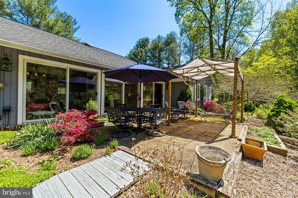 Image 104 of property listing at 13928 GREEN BRANCH DR, Phoenix, MD 21131