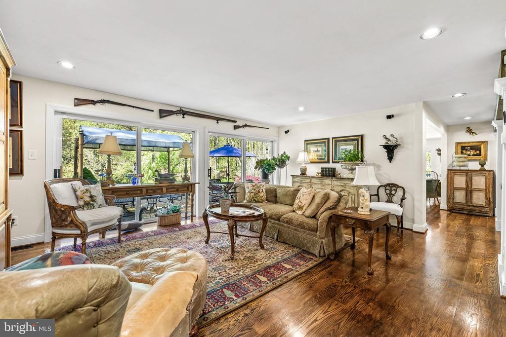 Image 11 of property listing at 13928 GREEN BRANCH DR, Phoenix, MD 21131