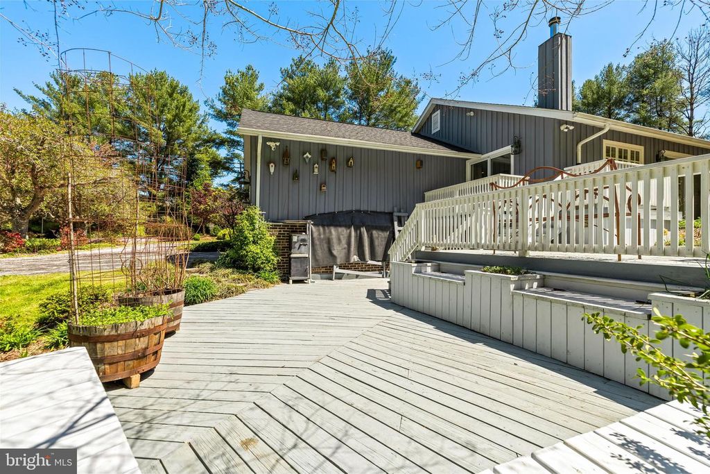 Image 115 of property listing at 13928 GREEN BRANCH DR, Phoenix, MD 21131