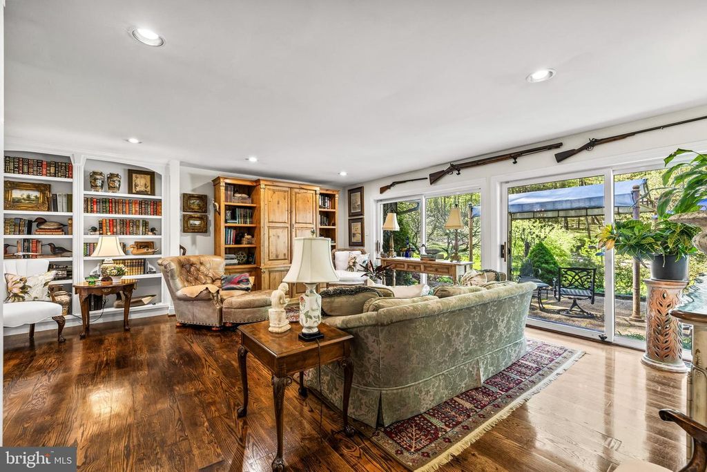 Image 14 of property listing at 13928 GREEN BRANCH DR, Phoenix, MD 21131