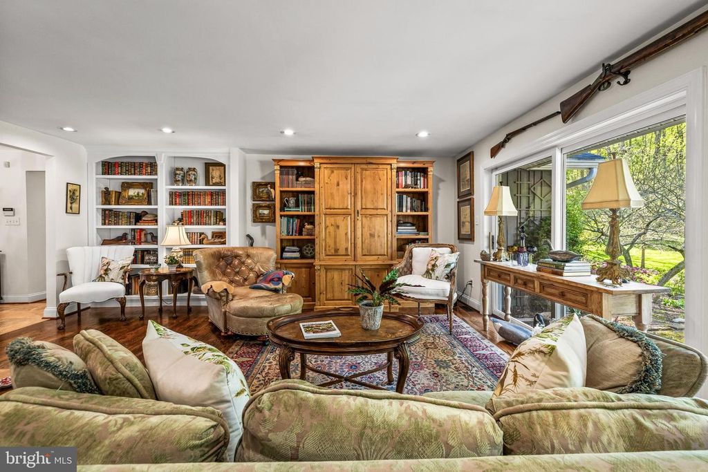 Image 15 of property listing at 13928 GREEN BRANCH DR, Phoenix, MD 21131