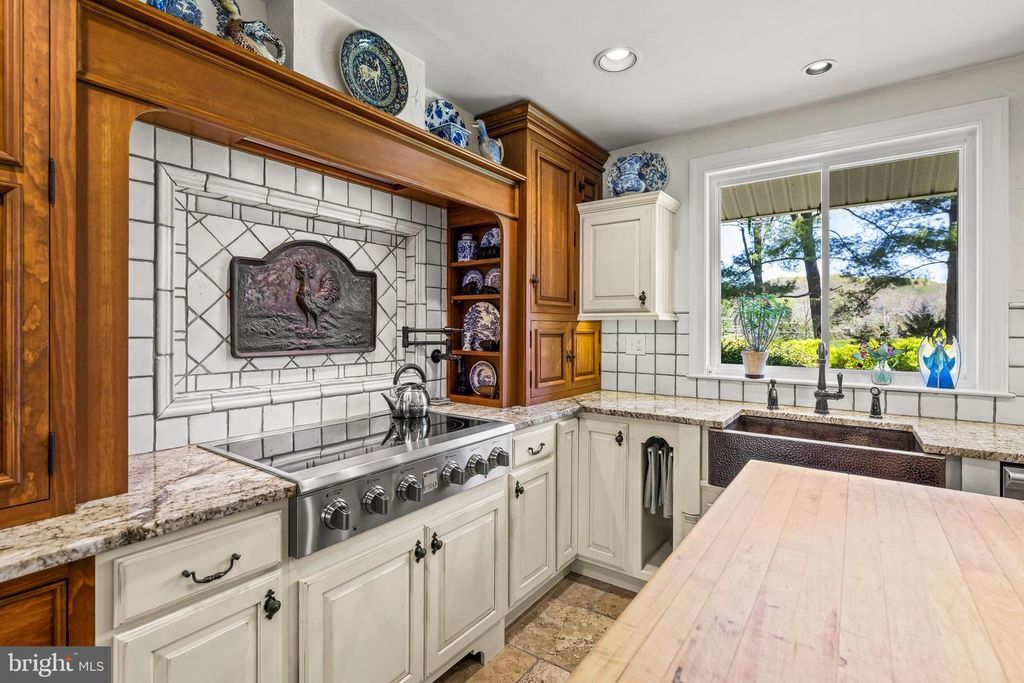 Image 33 of property listing at 13928 GREEN BRANCH DR, Phoenix, MD 21131