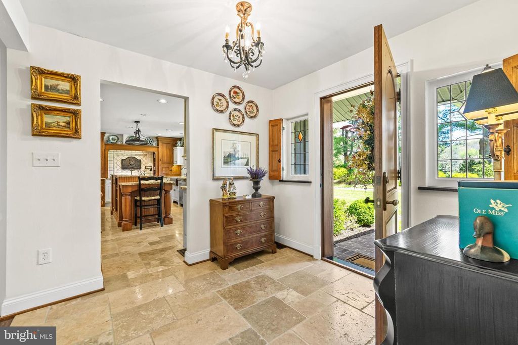 Image 7 of property listing at 13928 GREEN BRANCH DR, Phoenix, MD 21131