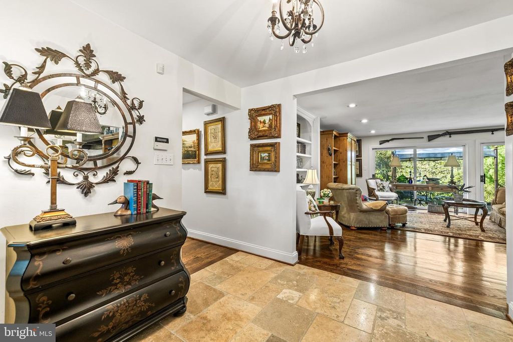 Image 8 of property listing at 13928 GREEN BRANCH DR, Phoenix, MD 21131