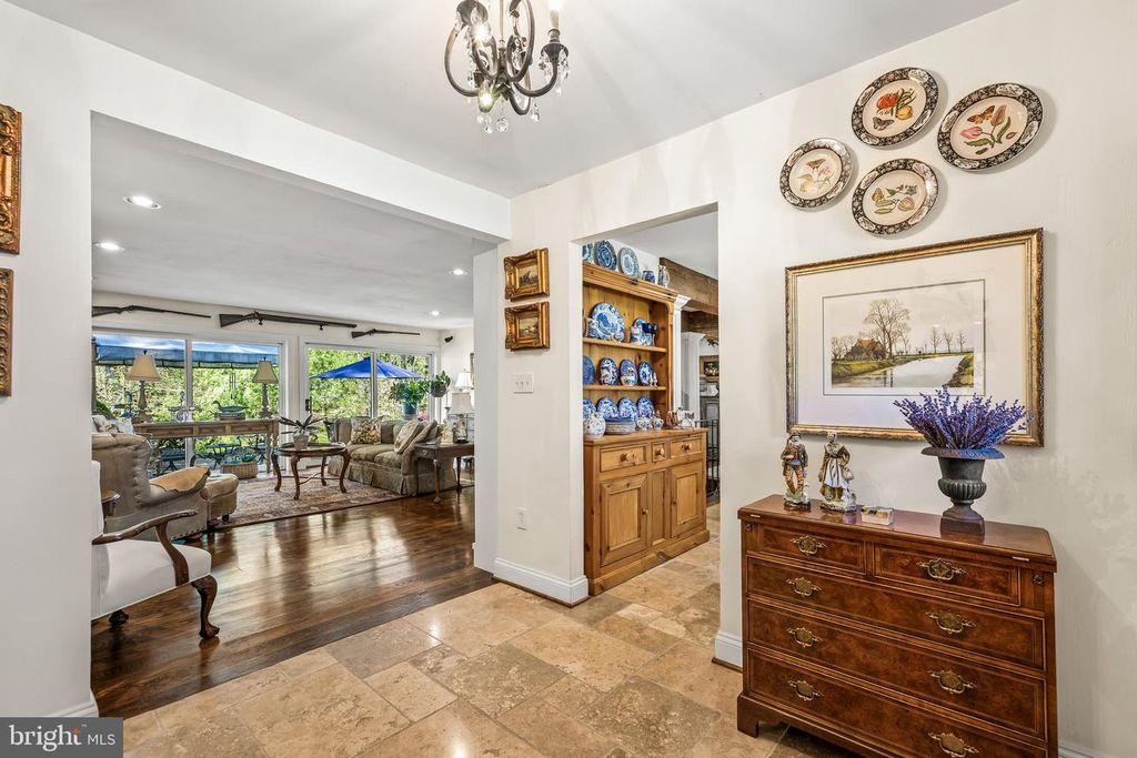 Image 9 of property listing at 13928 GREEN BRANCH DR, Phoenix, MD 21131