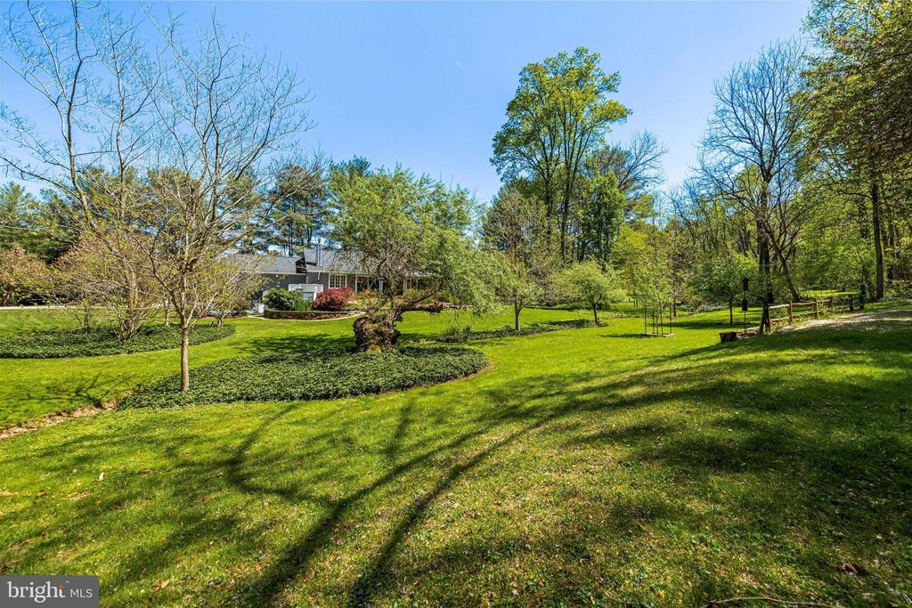 Image 90 of property listing at 13928 GREEN BRANCH DR, Phoenix, MD 21131