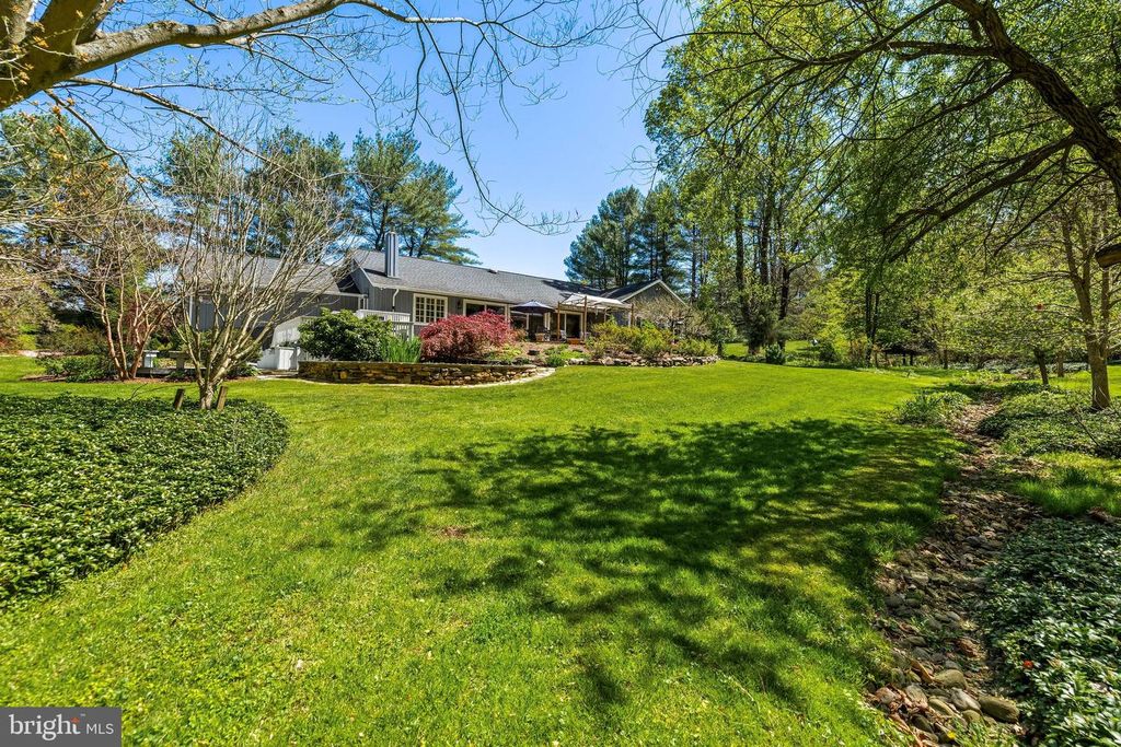 Image 91 of property listing at 13928 GREEN BRANCH DR, Phoenix, MD 21131