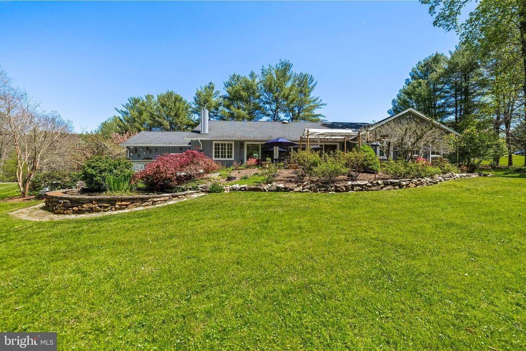 Image 94 of property listing at 13928 GREEN BRANCH DR, Phoenix, MD 21131