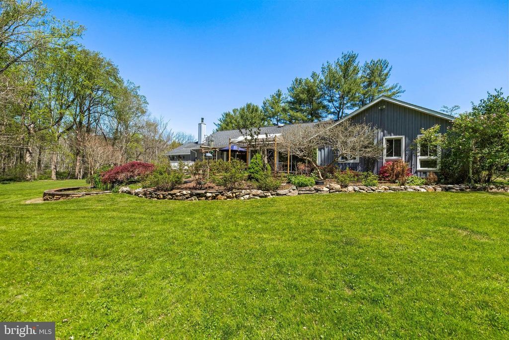 Image 95 of property listing at 13928 GREEN BRANCH DR, Phoenix, MD 21131