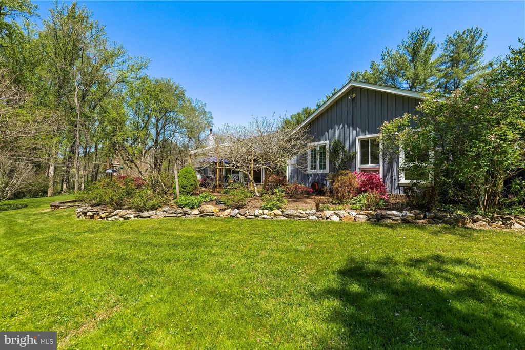 Image 96 of property listing at 13928 GREEN BRANCH DR, Phoenix, MD 21131