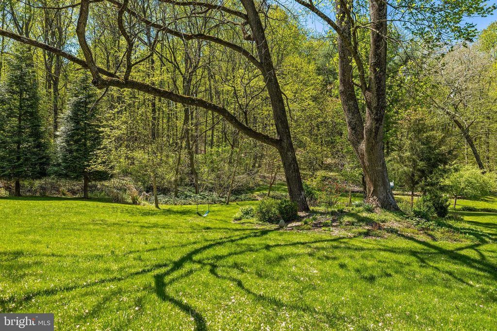 Image 98 of property listing at 13928 GREEN BRANCH DR, Phoenix, MD 21131