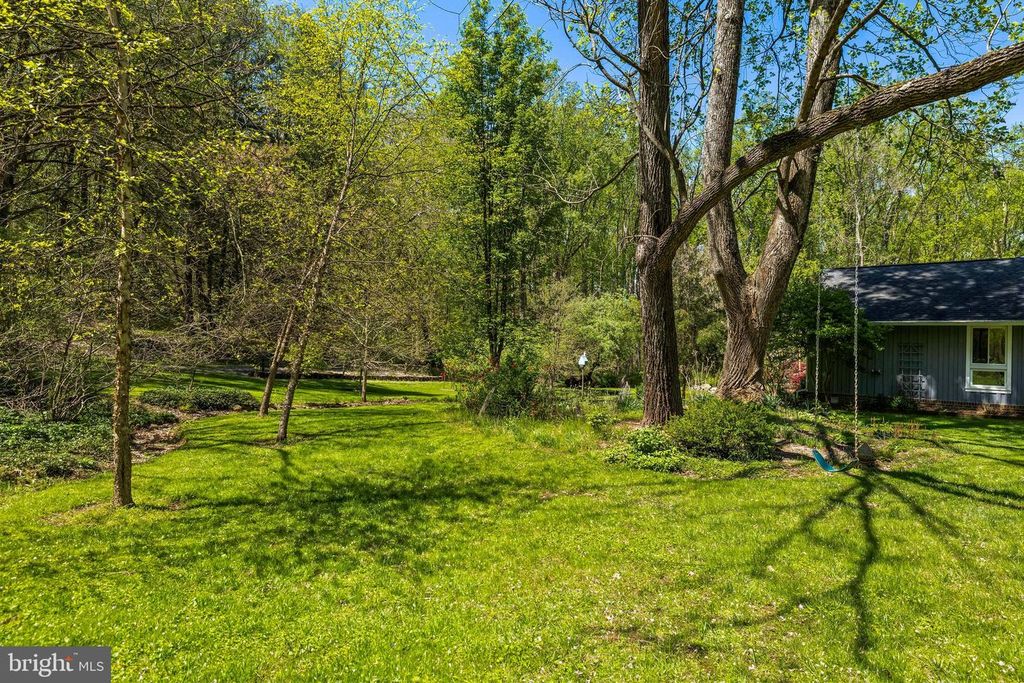 Image 99 of property listing at 13928 GREEN BRANCH DR, Phoenix, MD 21131