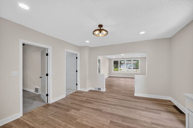 2511 Garfield Avenue, Des Moines, IA 50317