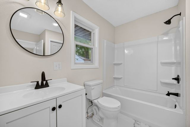 2511 Garfield Avenue, Des Moines, IA 50317