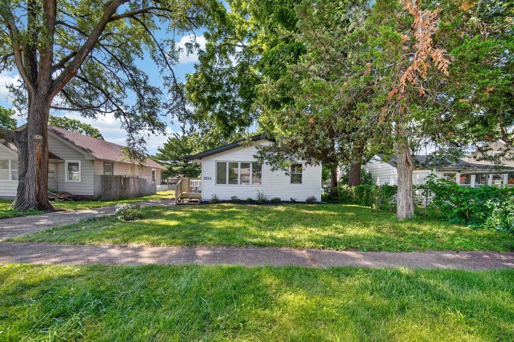 2511 Garfield Avenue, Des Moines, IA 50317