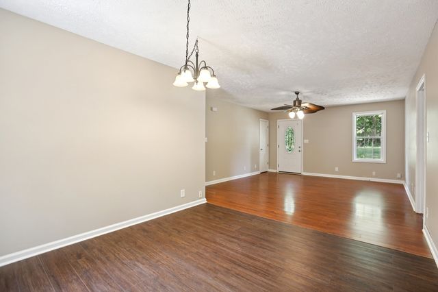 2105 Ferry Rd, Clarksville, TN 37040
