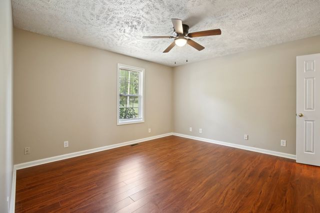 2105 Ferry Rd, Clarksville, TN 37040