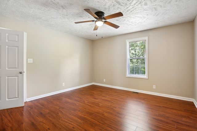 2105 Ferry Rd, Clarksville, TN 37040