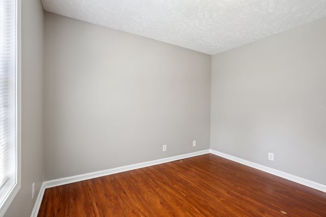 2105 Ferry Rd, Clarksville, TN 37040