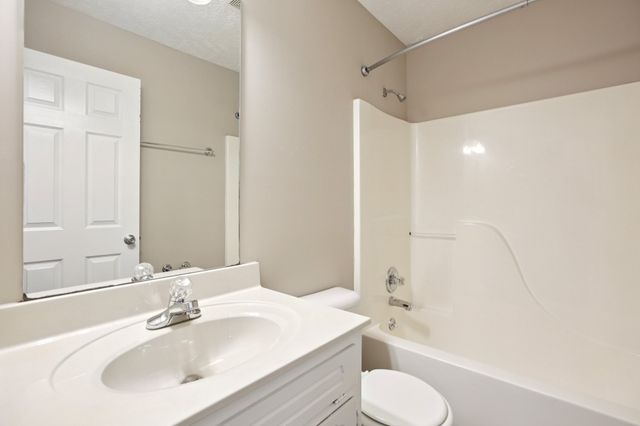 2105 Ferry Rd, Clarksville, TN 37040