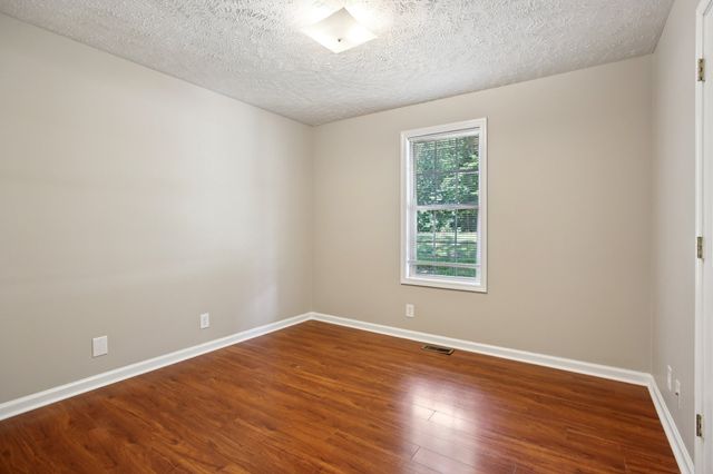2105 Ferry Rd, Clarksville, TN 37040