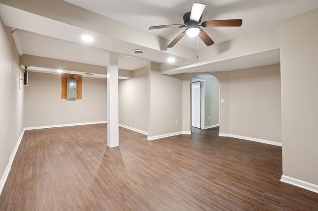 2105 Ferry Rd, Clarksville, TN 37040