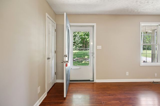 2105 Ferry Rd, Clarksville, TN 37040