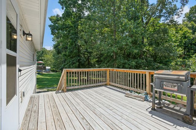 2105 Ferry Rd, Clarksville, TN 37040
