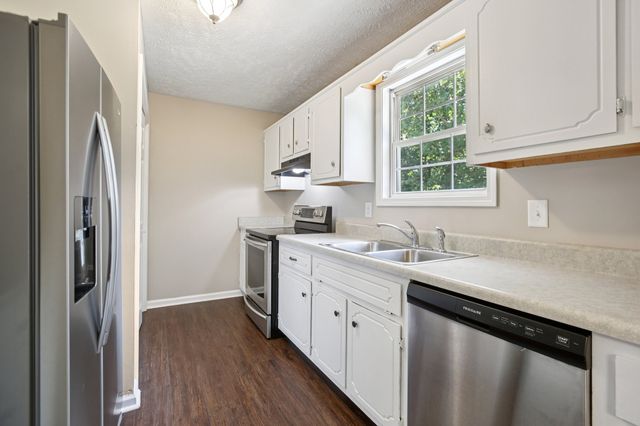 2105 Ferry Rd, Clarksville, TN 37040