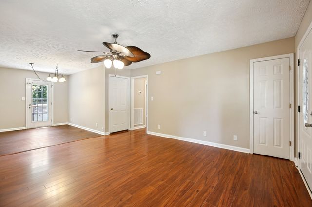 2105 Ferry Rd, Clarksville, TN 37040