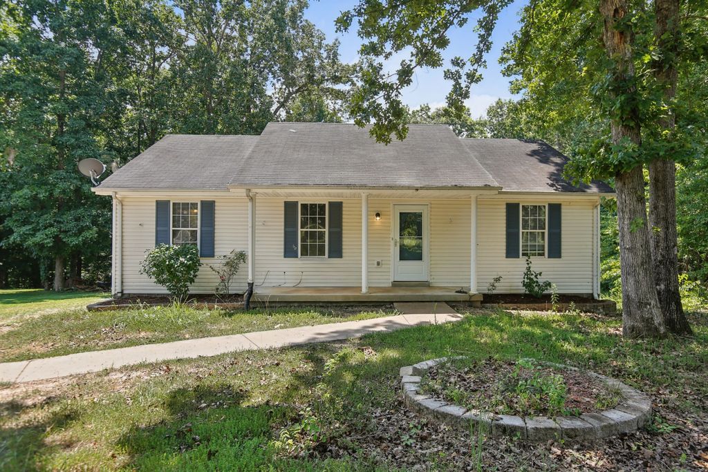 2105 Ferry Rd, Clarksville, TN 37040