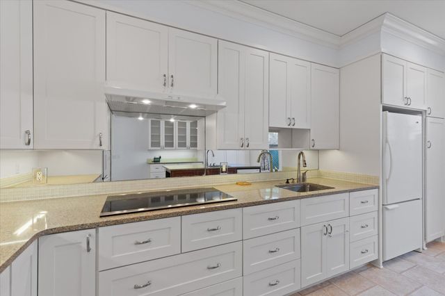 2202 Robbinwood Lane, Longview, TX 75601