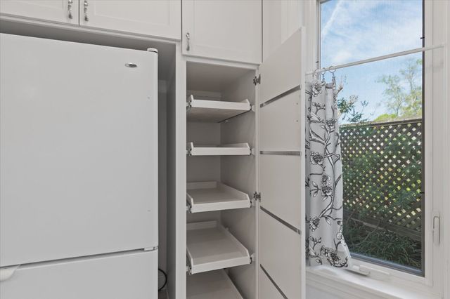 2202 Robbinwood Lane, Longview, TX 75601