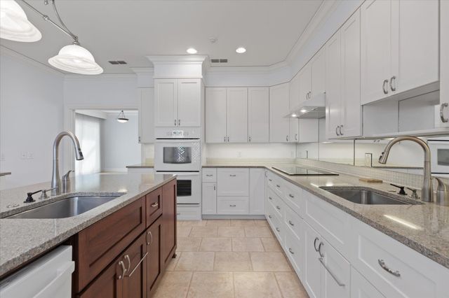 2202 Robbinwood Lane, Longview, TX 75601