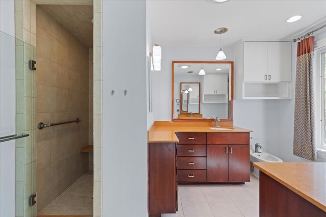 2202 Robbinwood Lane, Longview, TX 75601