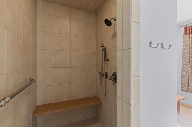 2202 Robbinwood Lane, Longview, TX 75601