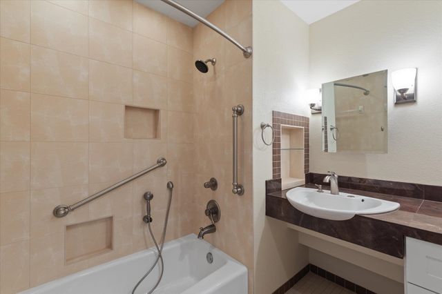 2202 Robbinwood Lane, Longview, TX 75601