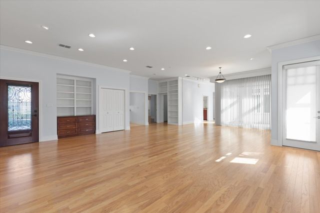 2202 Robbinwood Lane, Longview, TX 75601