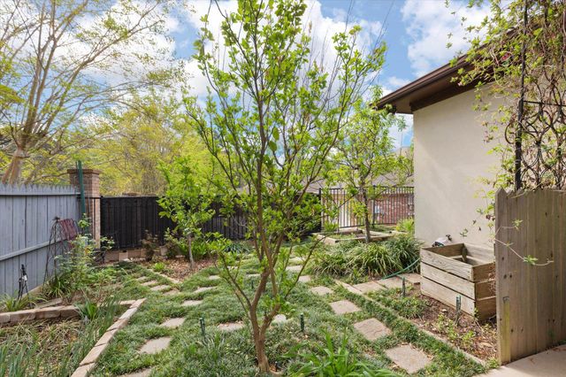 2202 Robbinwood Lane, Longview, TX 75601