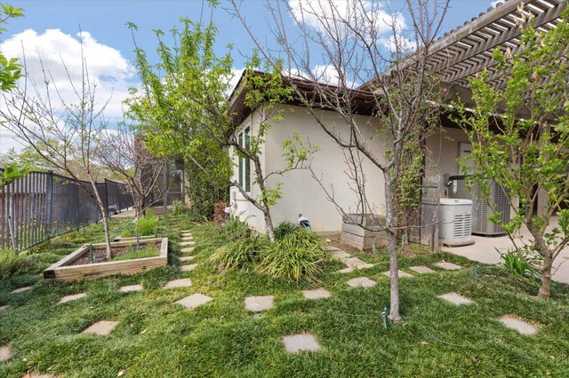 2202 Robbinwood Lane, Longview, TX 75601