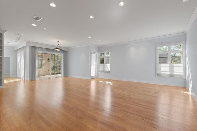 2202 Robbinwood Lane, Longview, TX 75601